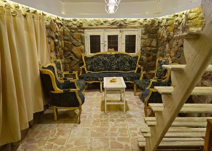 Rocky House Otel *